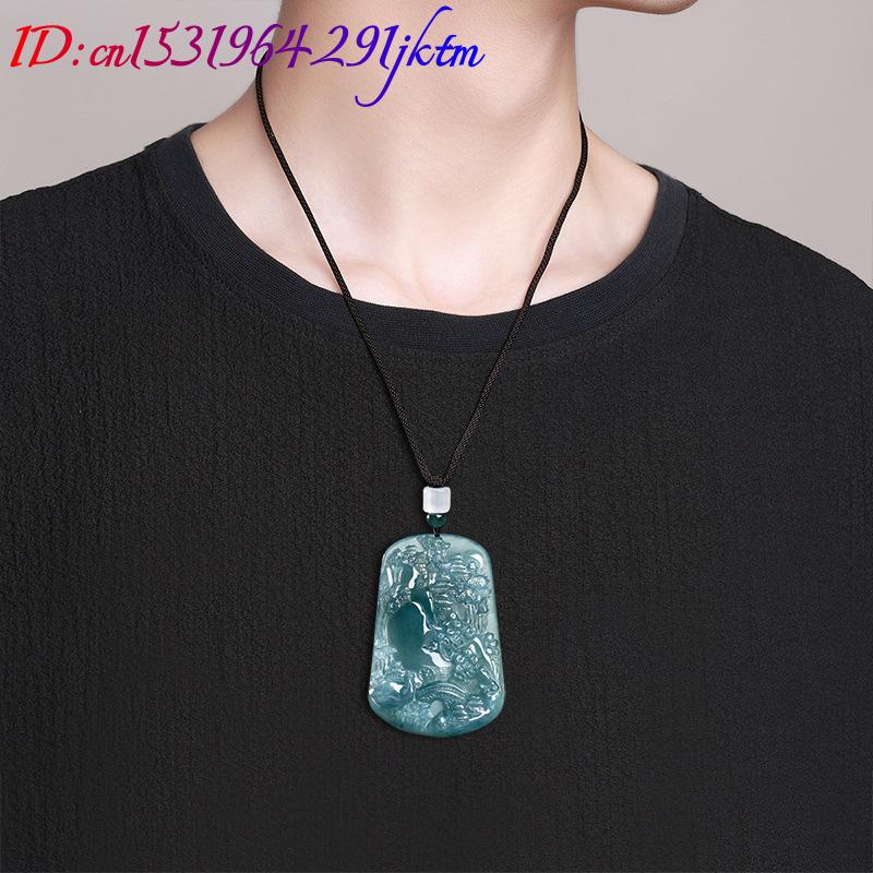 Colar com Pingente de Jadeíta  - Vintage Women Fashion avaliação e preço