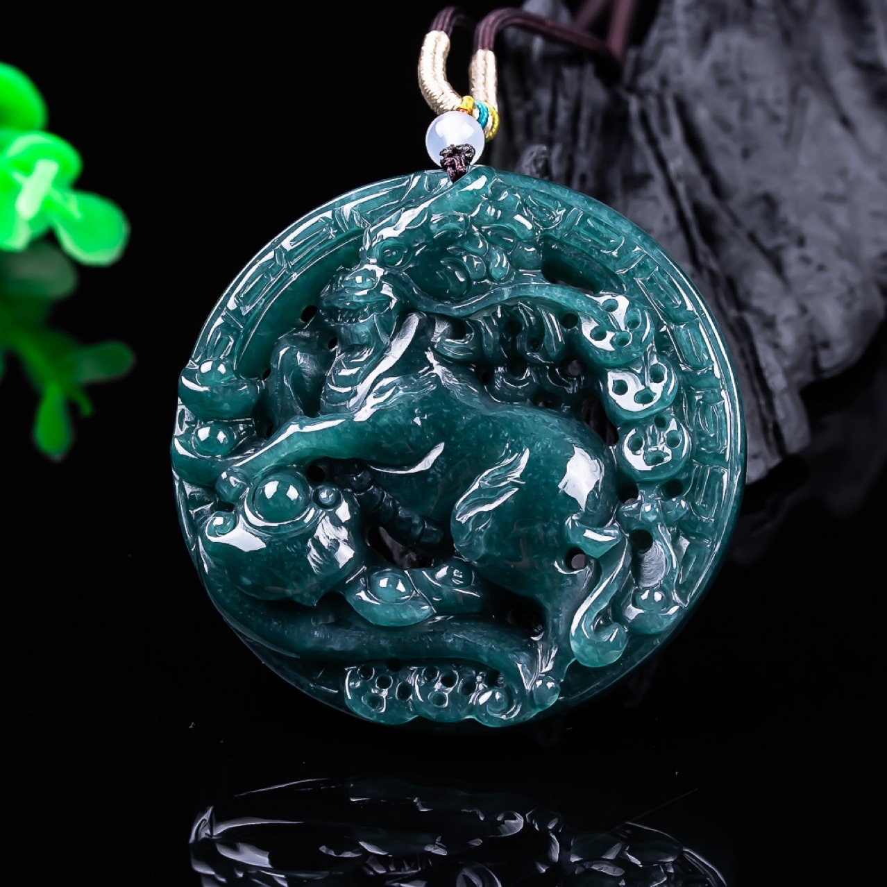 Pingente de Dragão em Jadeite  - Vintage Women Fashion avaliação e preço